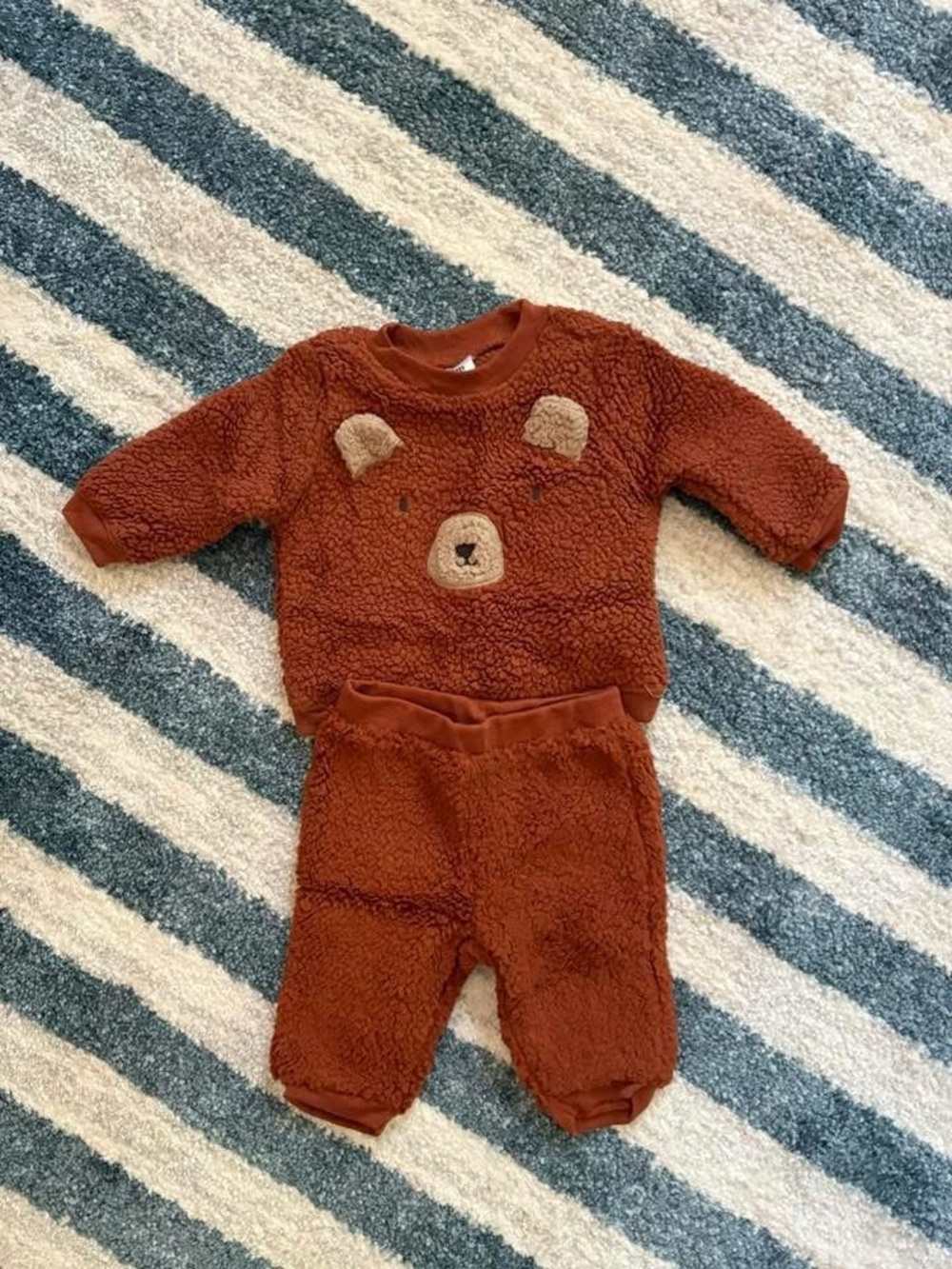 Fleece Rust Orang/Brown Bear 2-piece sweater suit